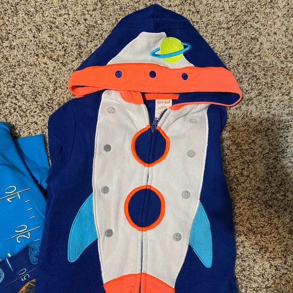 Warm pajamas from target size 4-5. - Picture 2 of 3